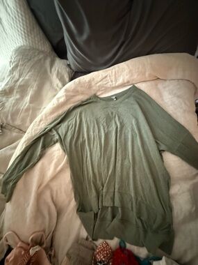 aerie Olive Green Lightweight Knit Pullover